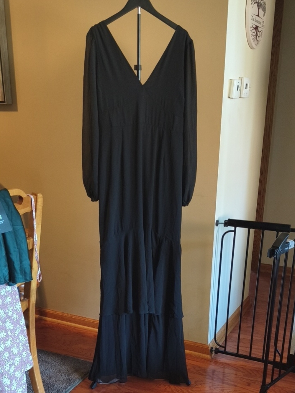Lulu's Black V-Neck Long Sleeve Tiered Maxi Dress